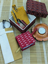 Load image into Gallery viewer, Little desk buddy