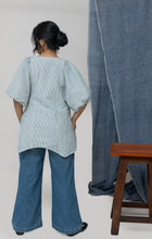 Load image into Gallery viewer, Tunic top Blue Stripe
